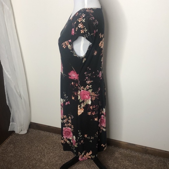 Kaileigh black floral short sleeve midi dress size medium - Picture 5 of 13